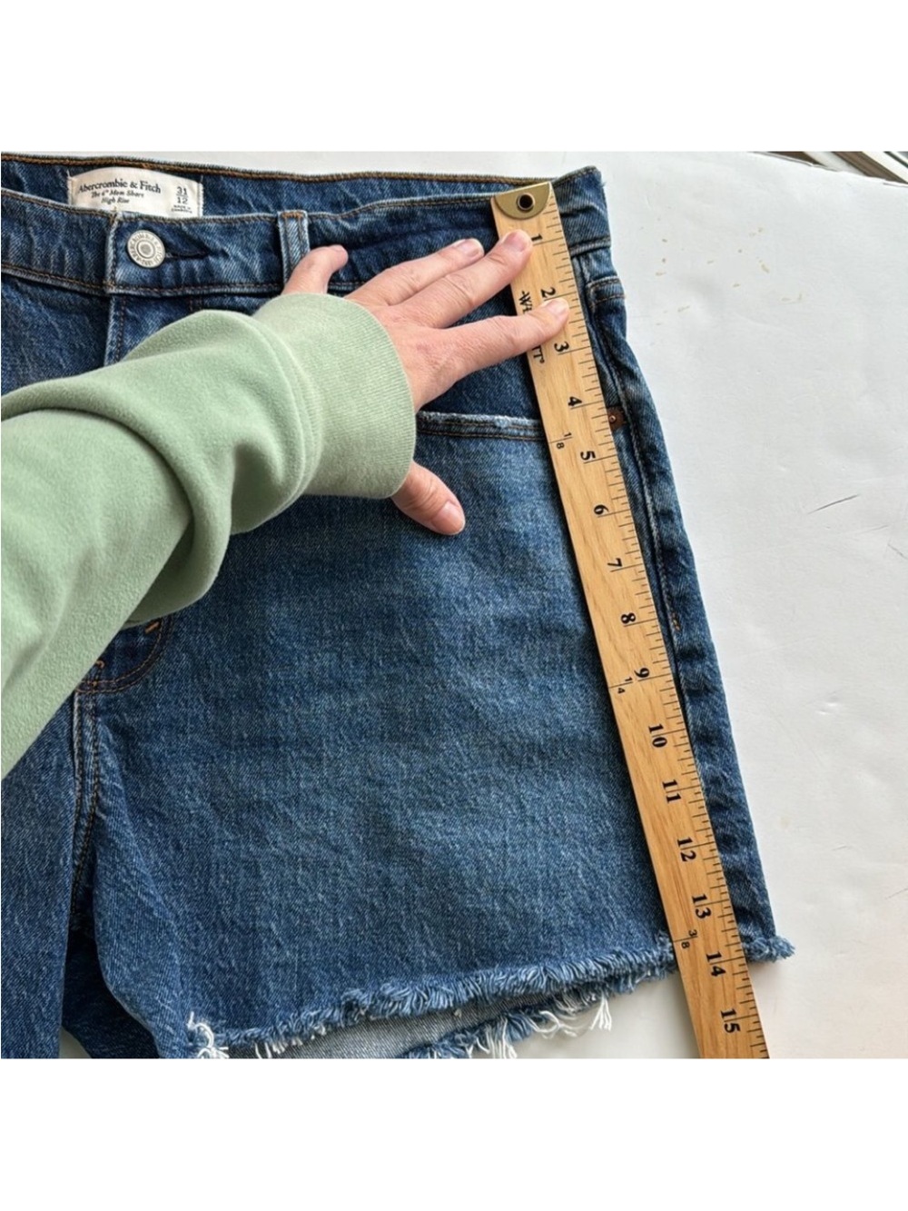 Abercrombie & Fitch The 4” Mom Short High Rise Cirve Love SZ 31/12 nwot - Picture 8 of 10